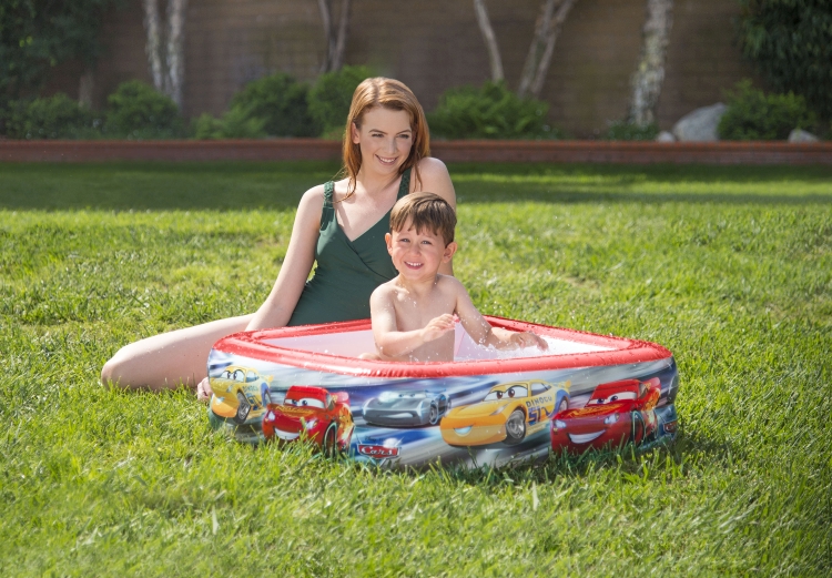 57101 Бассейн надувной, прямоугольный «Тачки», 85 х 85 х 23 см, 1-3 лет